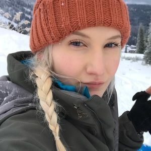 Meet your Posher, Cassandra